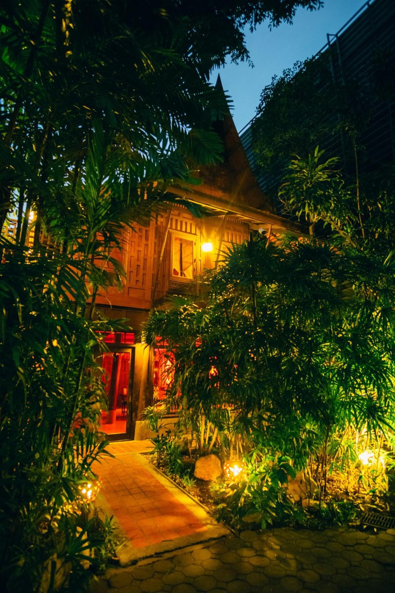 Chakrabongse Villas Bangkok Exterior foto
